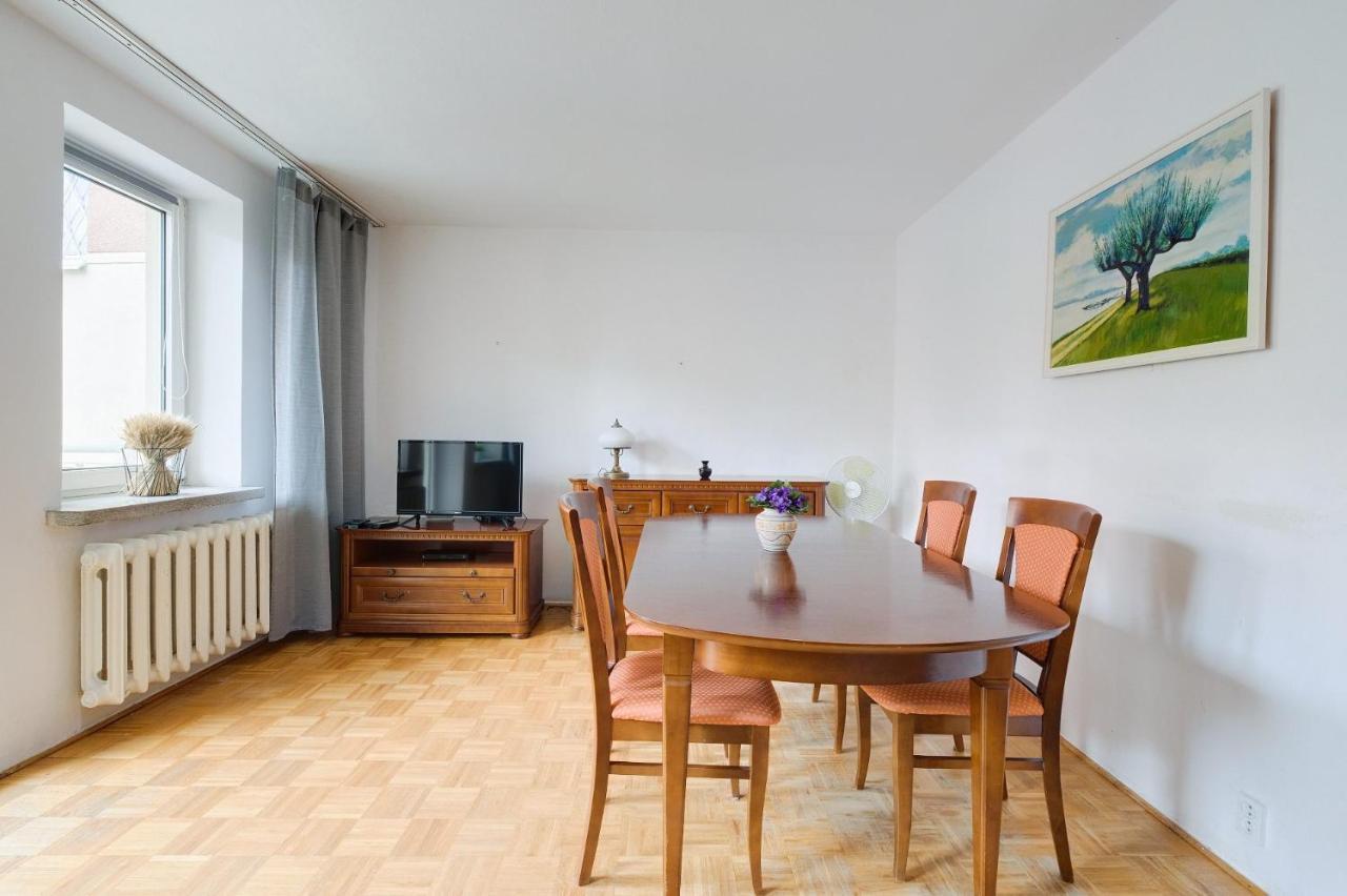 2 Bedroom Apartment In Green Location Варшава Экстерьер фото